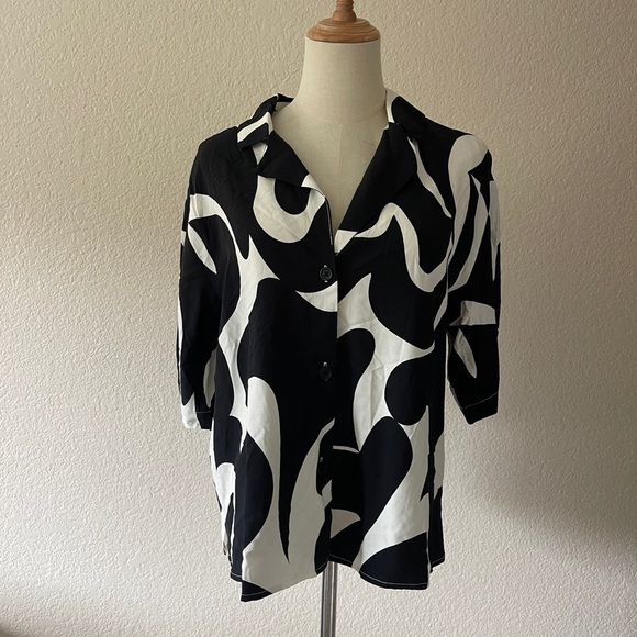 0310 - A NEW DAY Women’s Medium Black/White Abstract Print Relaxed Fit Shirt - Picture 2 of 6